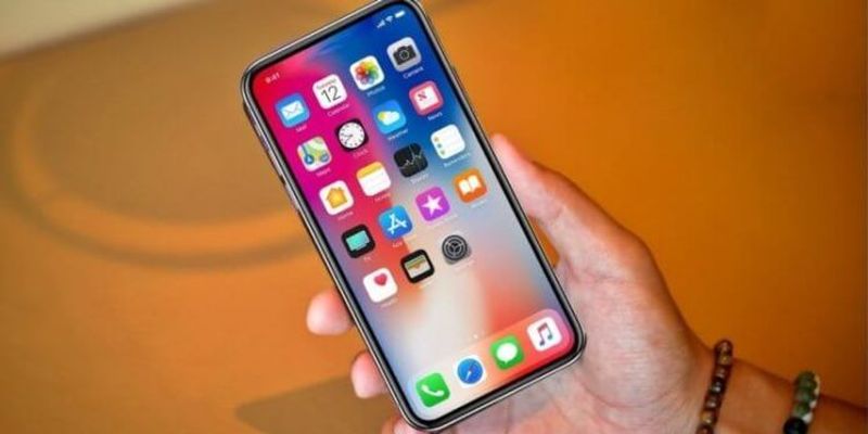 Apple разрабатывает iPhone без выреза в дисплее