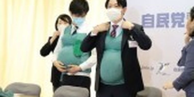 Соціальний експеремент: японські депутати носили фейкові животи, аби зрозуміти труднощі вагітних