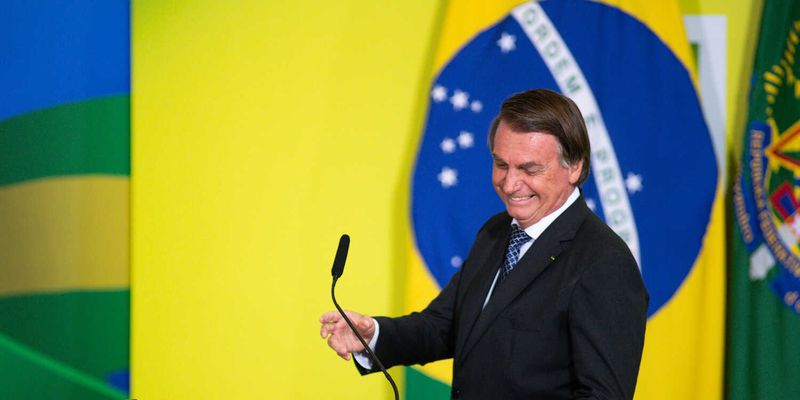 Экс-президент Бразилии Жаир Болсонару попал в больницу в США, его сторонники продолжают протесты