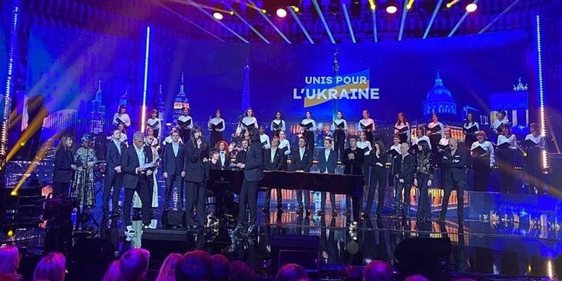 У Франції пройшов концерт на підтримку України за участю Барбари Праві і Карли Бруні