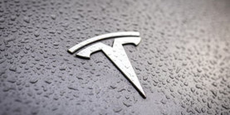 Tesla отзовет более миллиона автомобилей из-за проблемных стекол