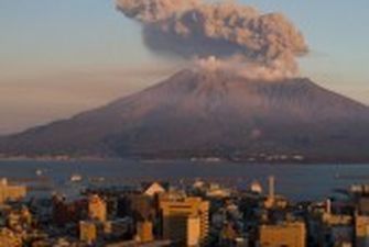 В Японії почалося виверження вулкану