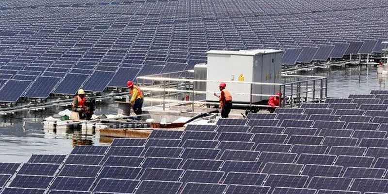 Самая большая в мире: в Европе построят "умную" солнечную станцию на воде
