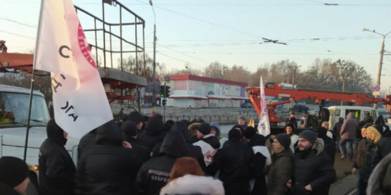 На рынке «Барабашово» в Харькове произошли столкновения: фото и видео с места конфликта