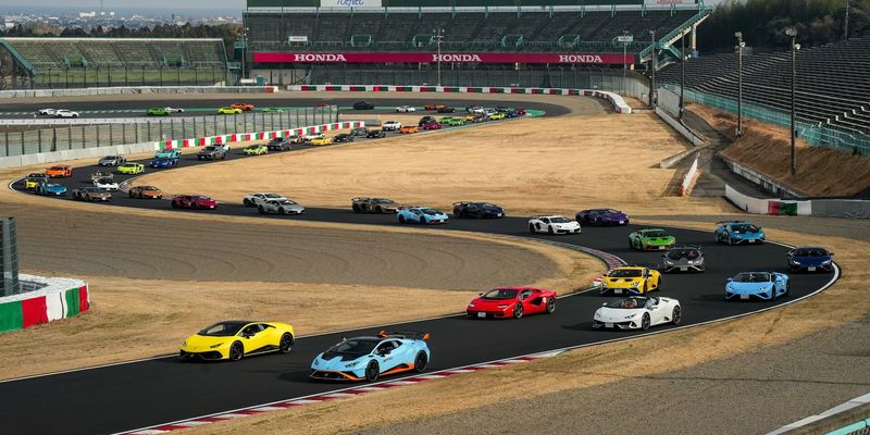 Более 250 суперкаров в одном месте: Lamborghini установили необычный мировой рекорд