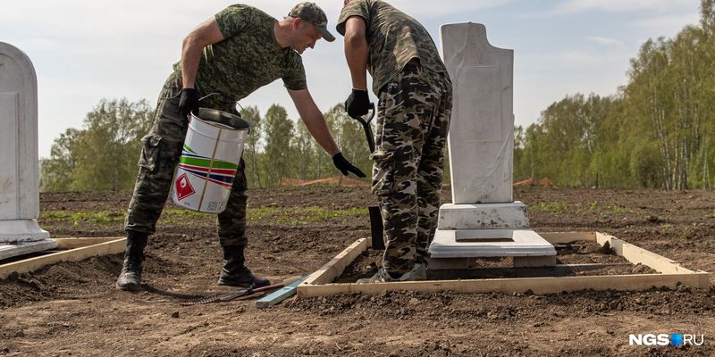 В российском Новосибирске устроили конкурс по украшению могил