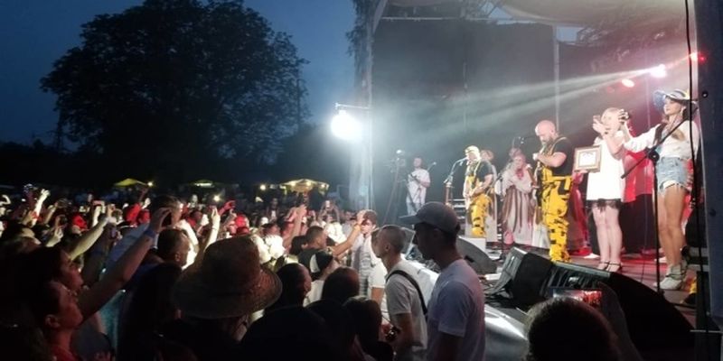 В Черновцах установили рекорд самого массового исполнения "Червоной руты"
