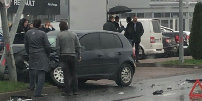 На выезде из Мукачево столкнулись два автомобиля Volkswagen