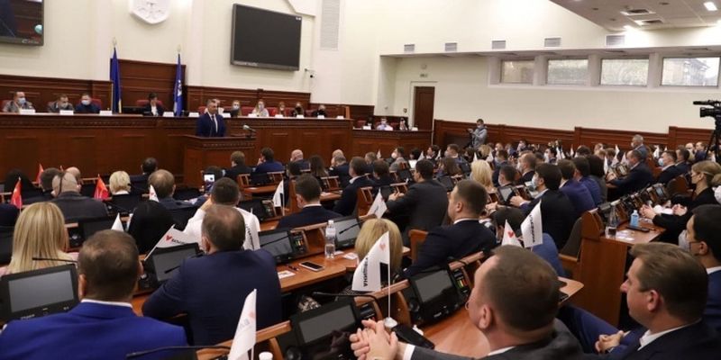 Киевские депутаты впервые встретились в одном месте, а Кличко снова приступил к работе