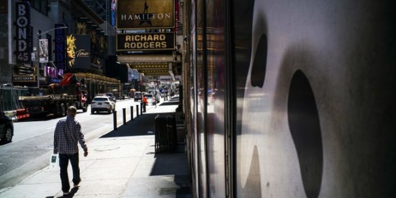 Бродвейские театры не откроются до конца года