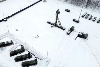 ЗРК С-400 в Москве: россияне массово рубят деревья под системы ПВО