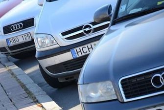 У Запоріжжі власники авто з "єврономерами" провели автопробіг проти впровадження штрафів