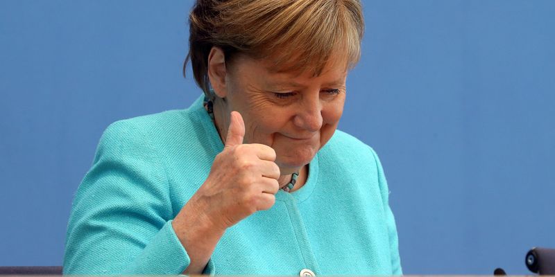Меркель оправдала дружбу с Россией и снова заговорила о переговорах