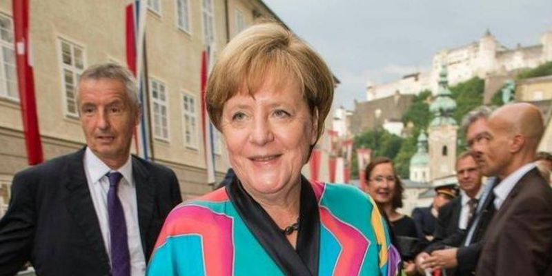 Меркель выгуляла на публике наряд, который купила 23 года назад