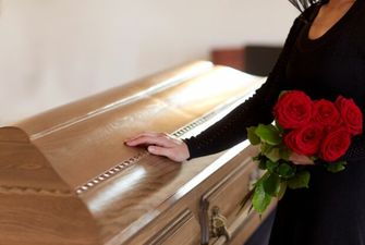 Жене президента стало плохо у гроба близкой подруги: трагедия подкосила, подробности