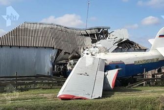 В Чечне самолет упал на частный дом