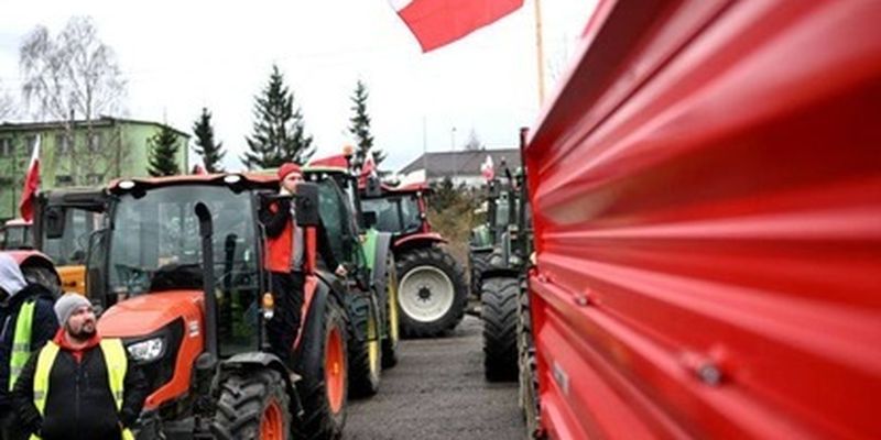 "Против российского зерна почему-то не протестуют": в чем кроется причина блокады границы в Польше