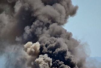 Столб черного дыма поднялся над Киевом: что происходит, кадры ЧП