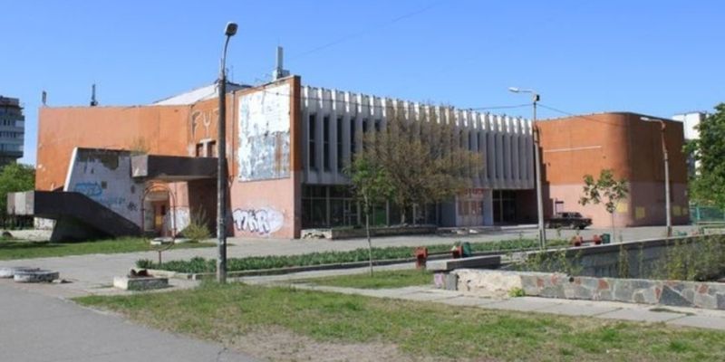 На Оболони начали реконструкцию кинотеатра «Братислава»