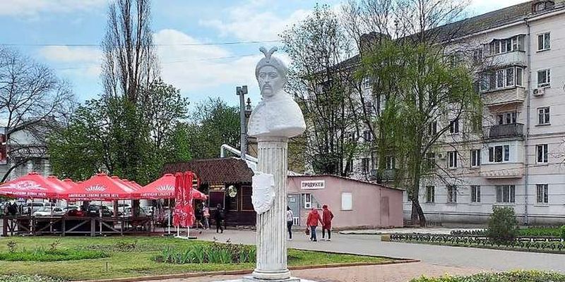 В Одесі відновили бюст гетьману Богдану Хмельницькому