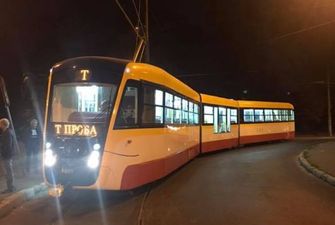 В Одессе провели испытания нового трехсекционного трамвая