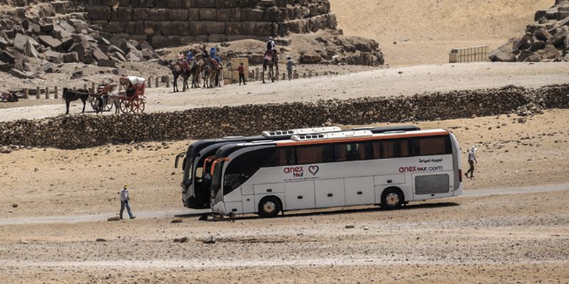 Поспішав у Шарм-ель-Шейх: в Єгипті розбився пасажирський автобус, є загиблі