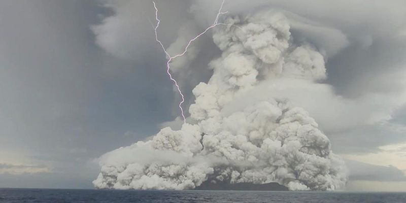 В Україні зафіксували ударну хвилю від виверження вулкана в Тонга