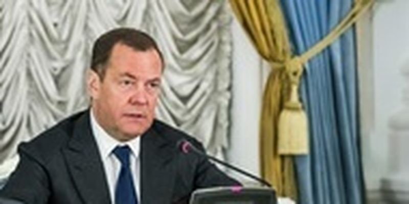Медведев прокомментировал планы Подоляка выйти в эфир из Ялты