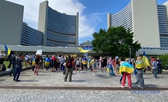 Под офисом ООН в Вене прошел пикет с призывом спасти защитников Мариуполя