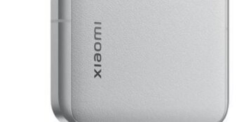 Что известно о Xiaomi 14 Ultra: гигантская камера и крышка из кожи, первые фото