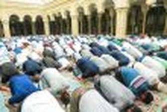 Неизвестный подорвал 17 человек во время намаза в мечети