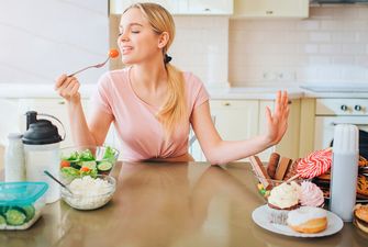Себе во вред: 7 опасных пищевых привычек, которые есть у каждого