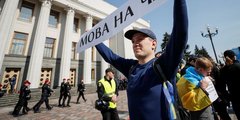 В Украине начнут штрафовать за нарушение закона о языке