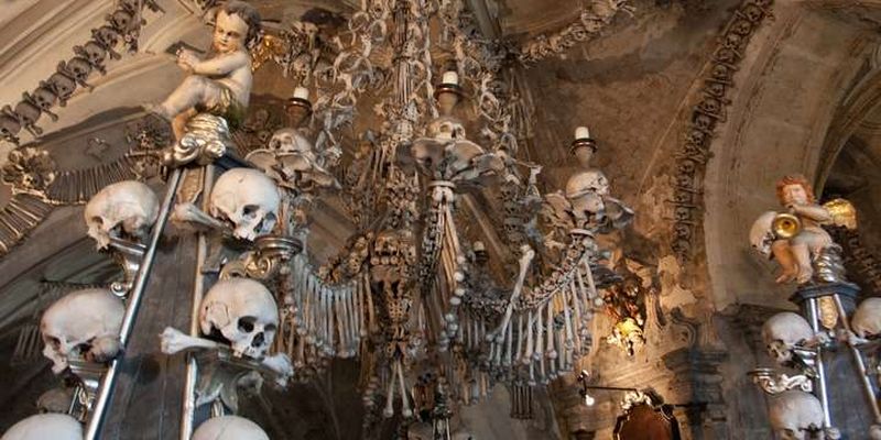 В Чехії туристам заборонять фотографувати у відомій церкві з кісток