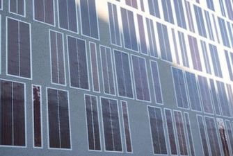 В Германии гибкие солнечные панели научились встраивать прямо в стены домов