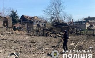 Оккупанты обстреляли из авиации Донетчину: ракета попала в частный дом, есть погибшие