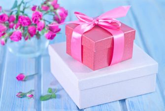 Що подарувати дівчині на день народження: ідеї корисних і креативних подарунків