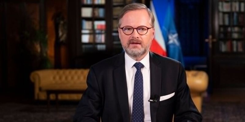 Премьер Чехии назвал обязанностью Запада полную поддержку Украины