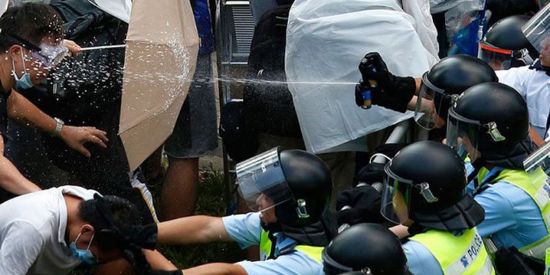 Xinhua "атаковало" протесты в Гонконге на Twitter и Facebook - СМИ