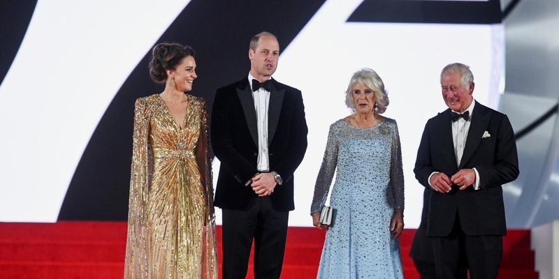 Члены королевской семьи посетили премьерный показа фильма о Бонде "Не время умирать"
