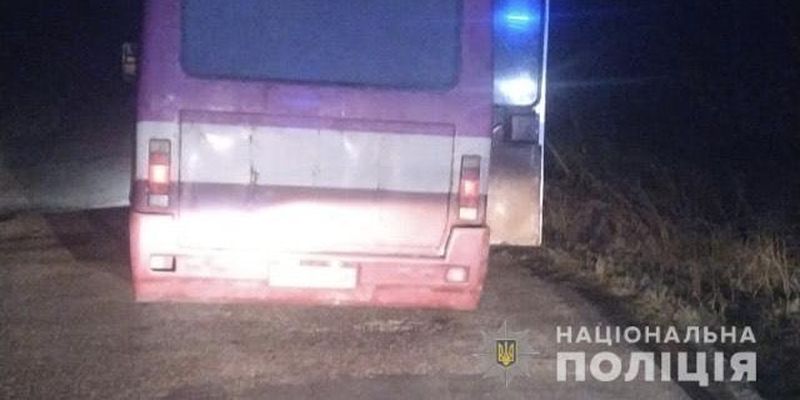 На Тернопільщині двоє підлітків випали з автобуса на ходу