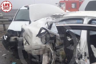 В России десятки авто попали в смертельную аварию: фото и видео
