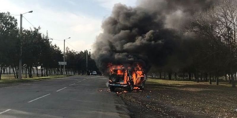Поліцейське авто згоріло дощенту прямо під час руху на Одещині