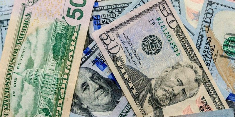 Обменники вывесили свежий курс доллара: сколько сейчас стоит валюта