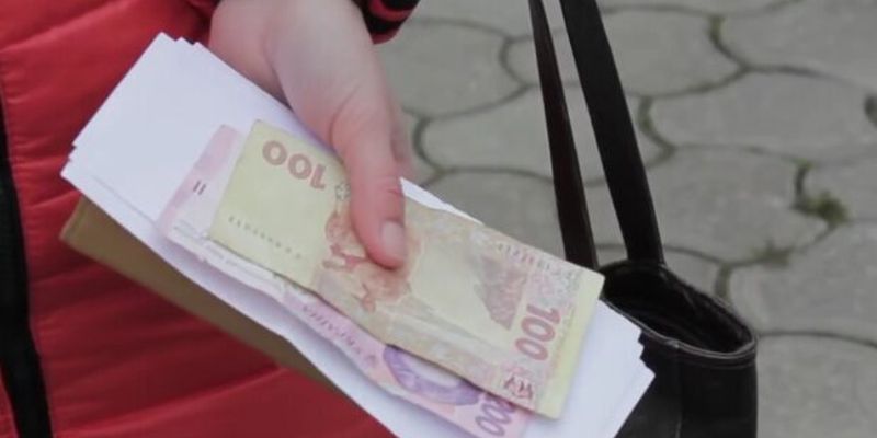 Проверяйте банковскую карточку: украинцам дополнительно выплатят по 4000 гривен