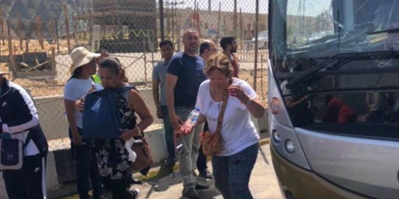 У Єгипті неподалік пірамід на бомбі підірвався туристичний автобус, постраждали 16 людей