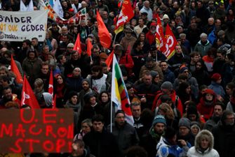 Более 300 тысяч людей стали участниками акций протестов во Франции