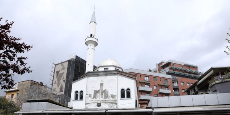 В Албанії чоловік з ножем напав на людей в мечеті: поранено п’ять осіб