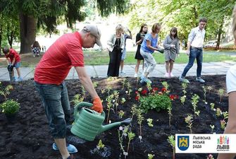 У Львові провели акцію «Саджайте квіти, а не людей» на підтримку українських політв’язнів