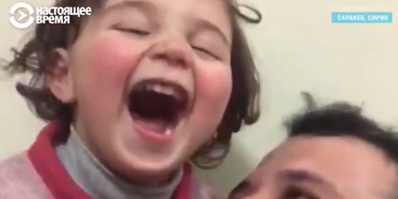 Сириец придумал игру для 3-летней дочурки во время российских авиаударов
